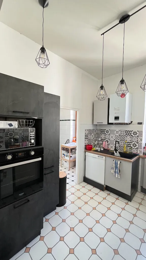 Köök - Charming 2-Bed Flat in Vienne Centre