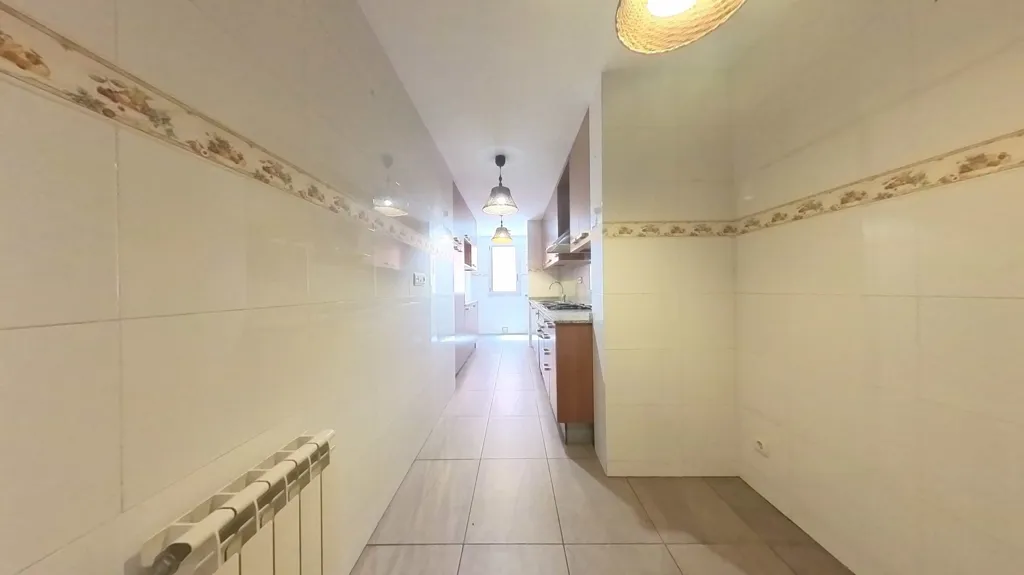 Esik - Occupied Flat with Terrace in Sabadell