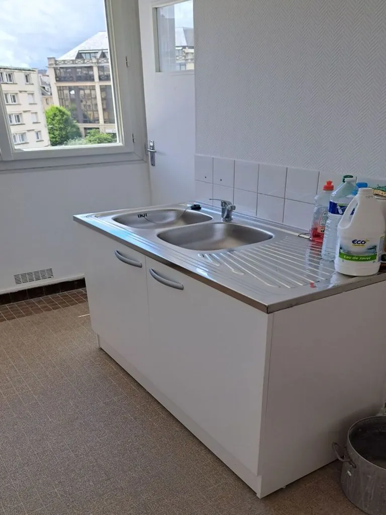 Köök - Refurbished 5-Piece Flat with Balcony in Calvados