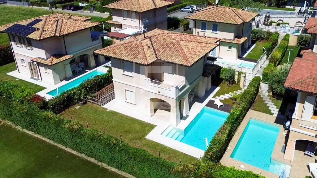 Õhuvaade - Villa with Private Pool near Lake Garda