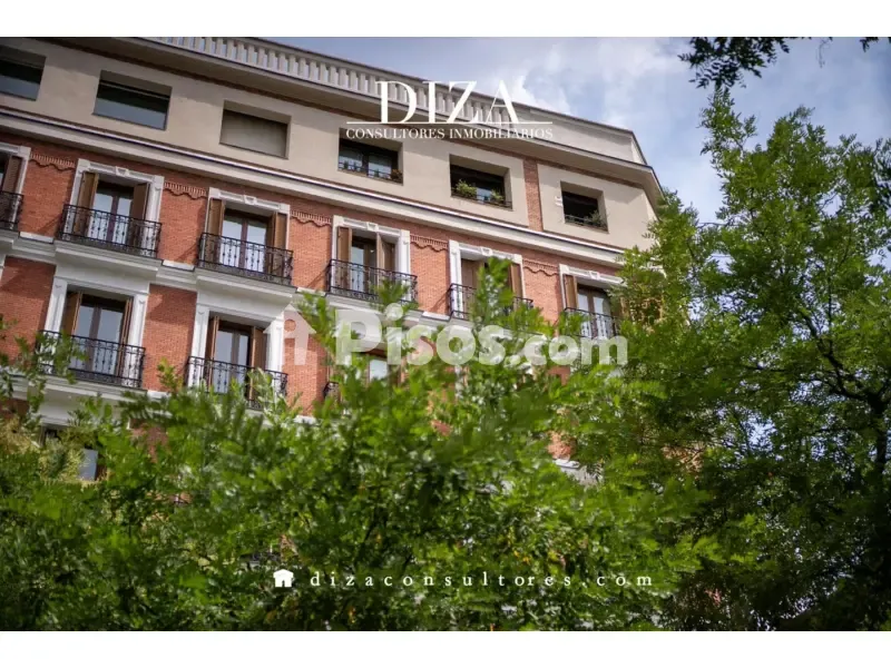 Esterno - Penthouse with Balconies in Jerónimos, Madrid