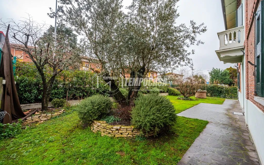 Aed - Rustic Villa with Garden in Minerbio