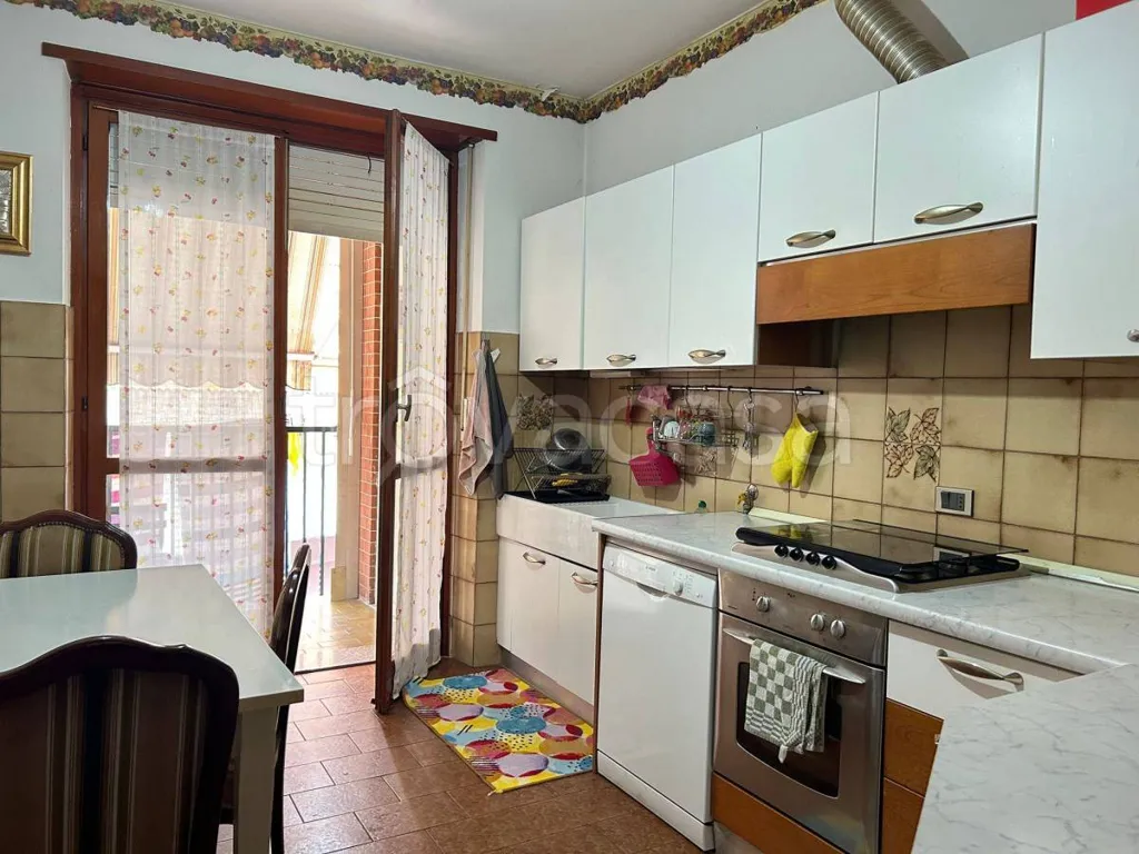 Cuisine - Spacious Apartment with Balcony in Bra
