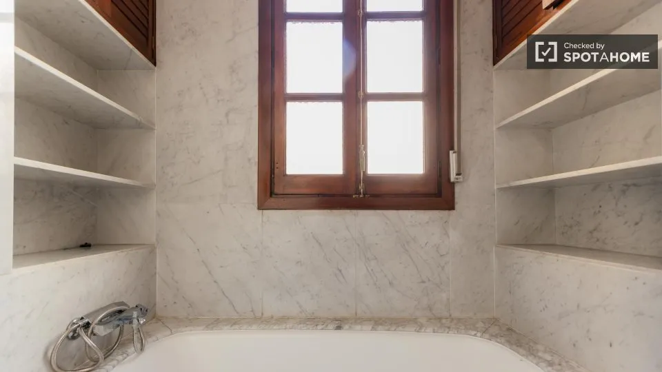 Vannitoad - Shared Room with Amenities in La Roqueta, Valencia