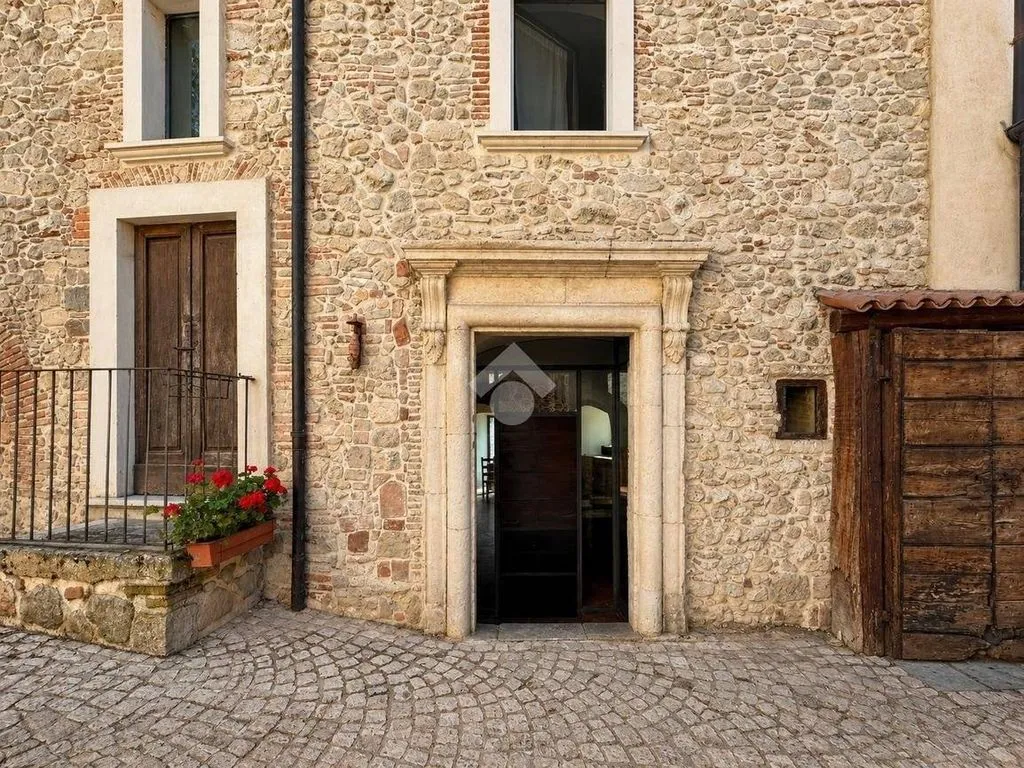 Esterno - 6-Bedroom House with Historic Setting in L'Aquila