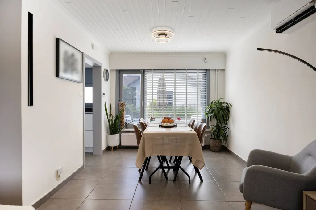 Söögituba - 3-Bedroom House with Terrace in Eeklo Centre
