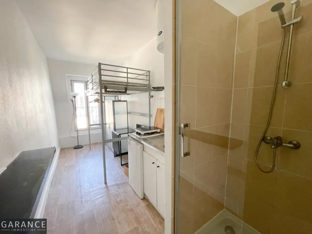 Vannitoad - Refurbished Studio with Balcony in 9th Arrondissement