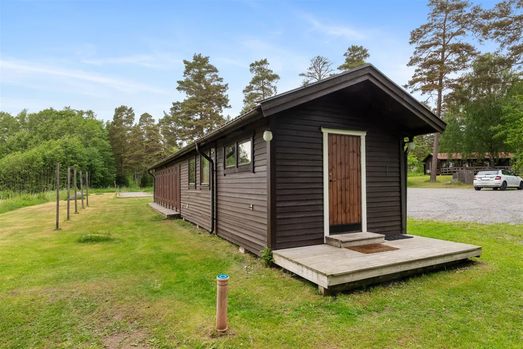 Exterior - Renovated Holiday Home with Boat Access in Båtsviken