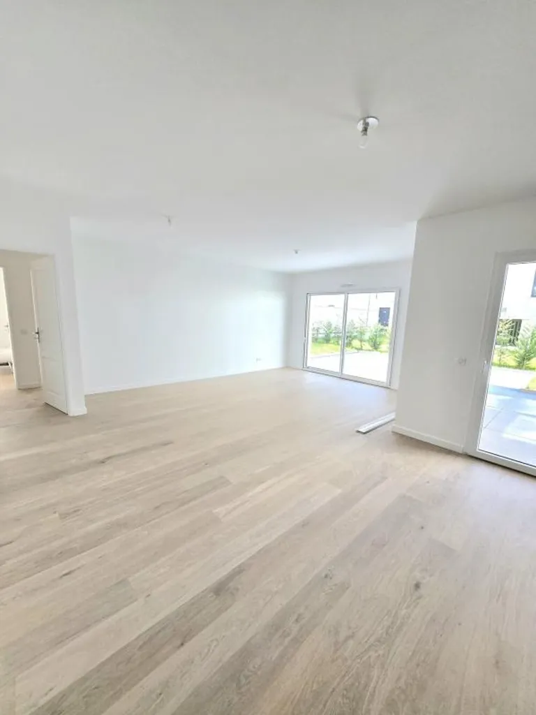 Living Room - 5-Piece Apartment with Garden in Chartres