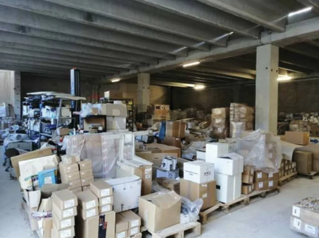 Pesuköök - Industrial Warehouse with Customisation Potential in Mola di Bari