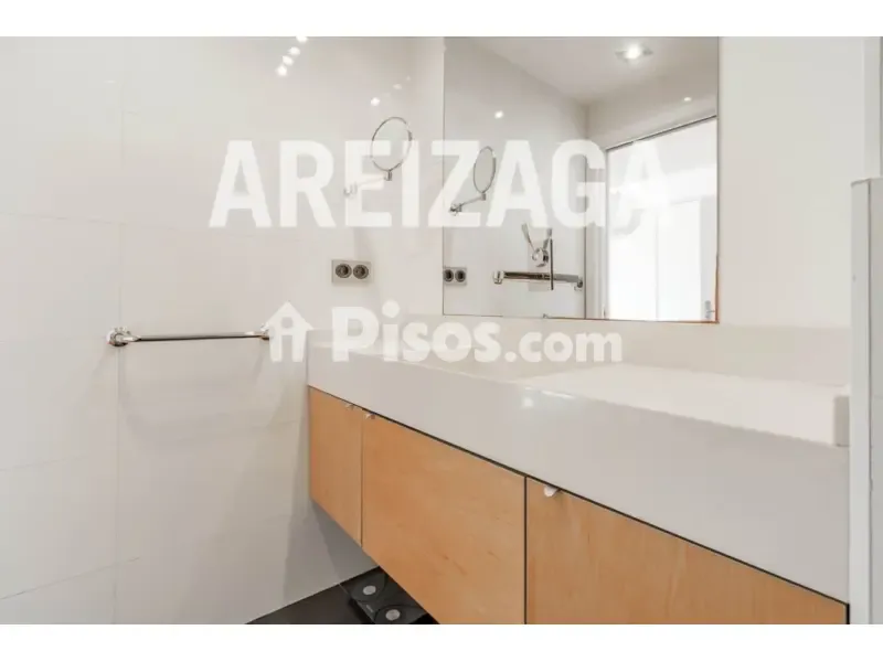 Salles de bain - Spacious Apartment with Terrace in Amara