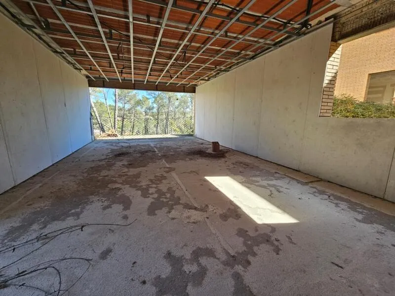 Garage - Unfinished House with Potential in Olivella