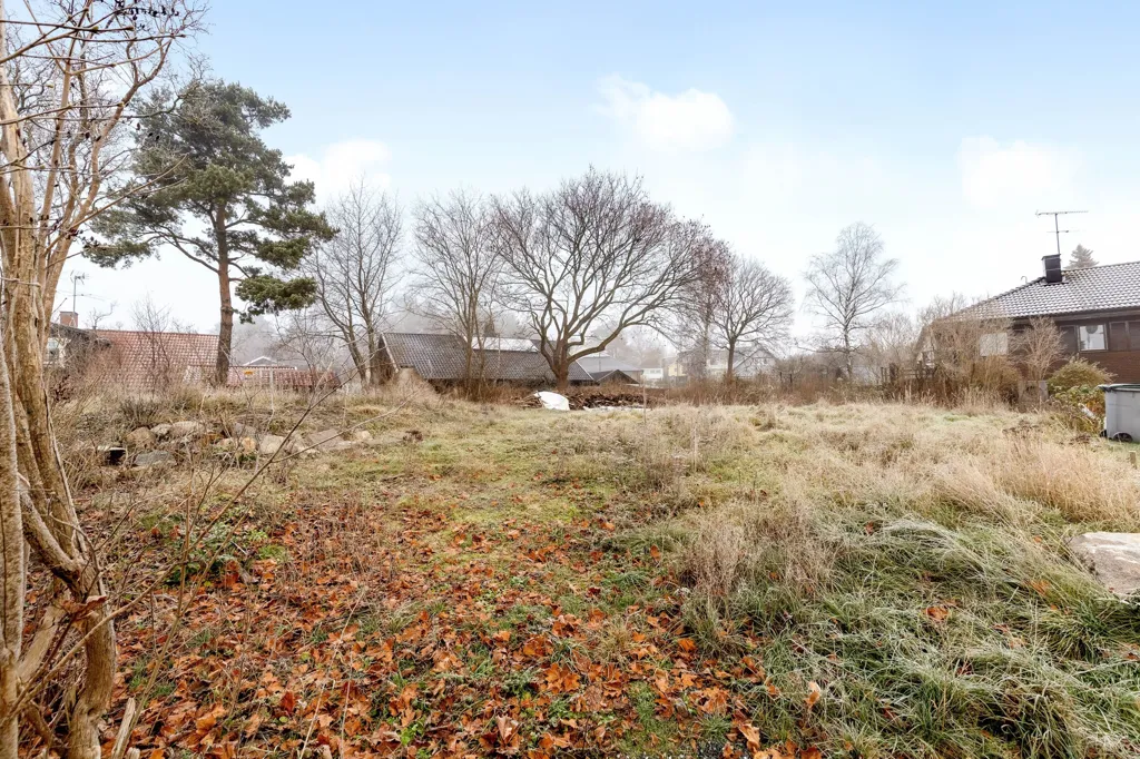 Aed - Unbuilt Plot with Scenic View in Spånga Bromsten