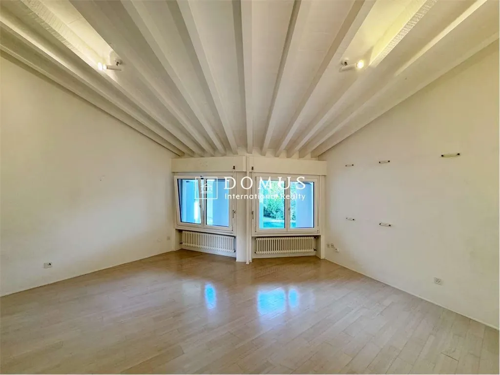 Rooms - Iconic Villa with Panoramic Views in Cadro