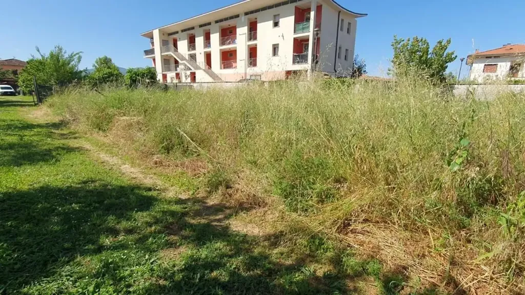 Garden - Rustic Property to Renovate in Capannori