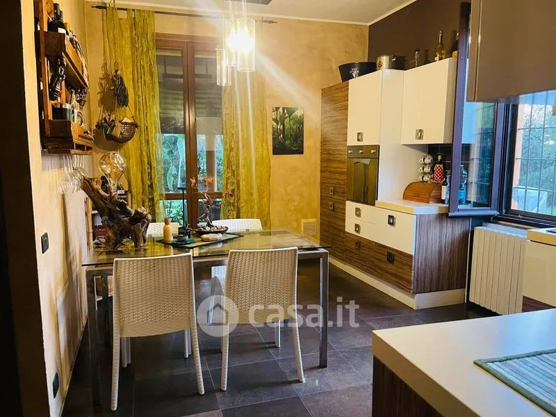 Cuisine - Rustic Villa with Garden in Cremona