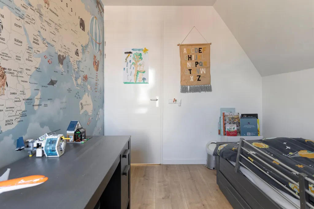 Magamistoad - Spacious Villa with Solar Panels in Woubrugge