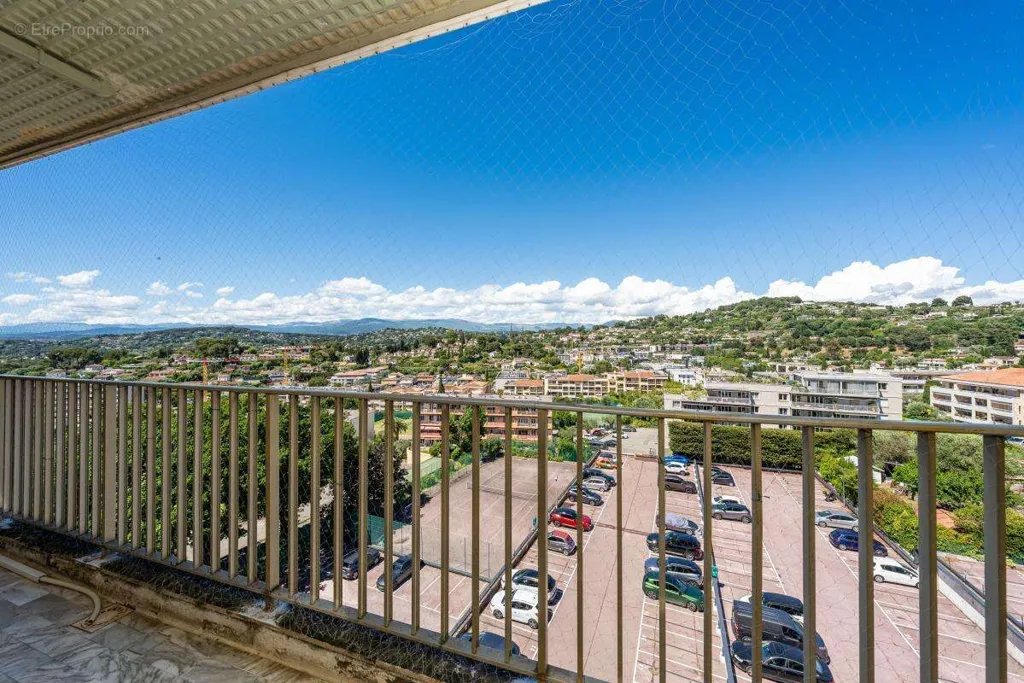 Balcon - Appartement avec Vue Mer et Piscine au Cannet