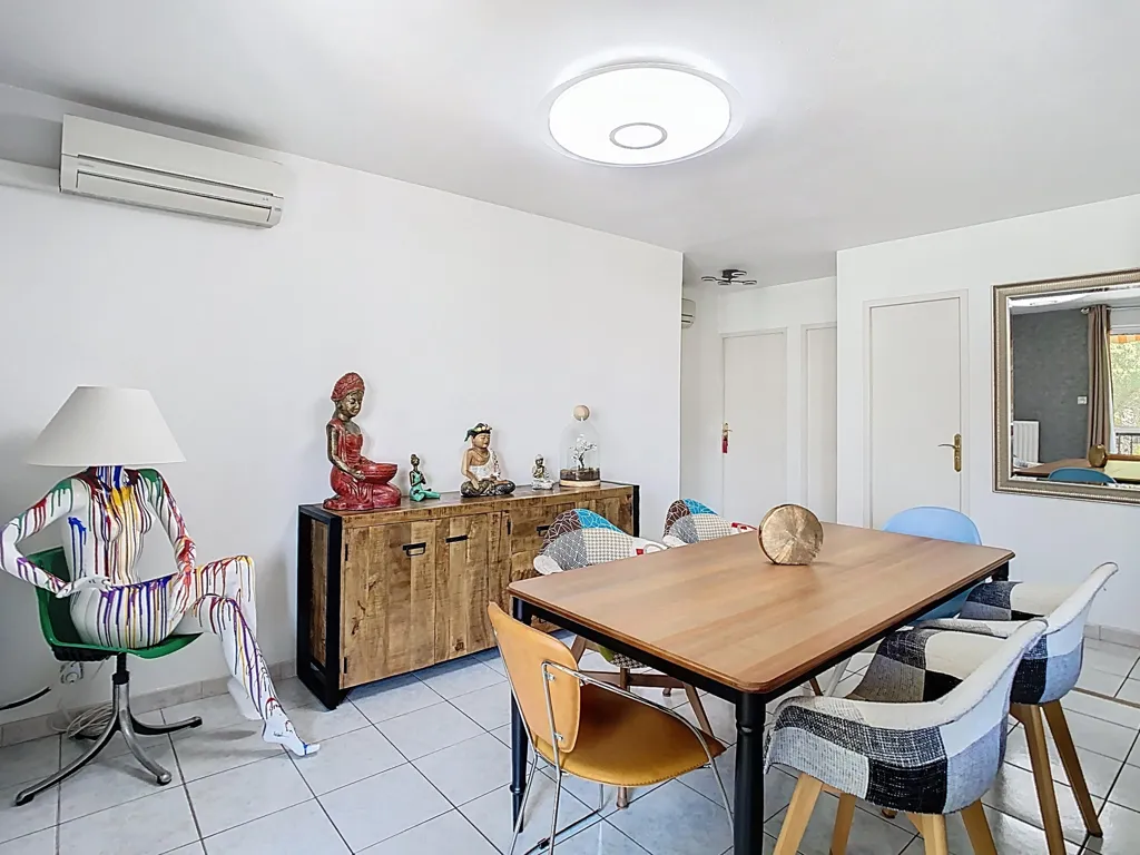 Söögituba - Apartment with Balcony near Montpellier Pool