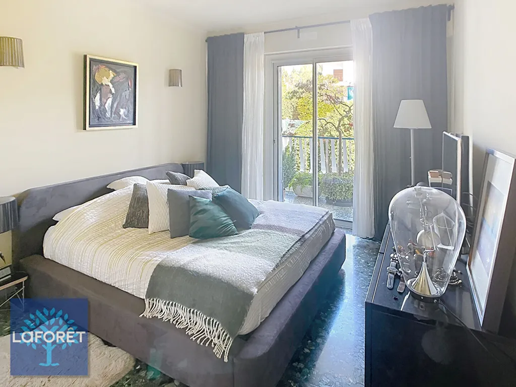 Magamistoad - Renovated 2-Bed Apartment with Sea View in Cannes