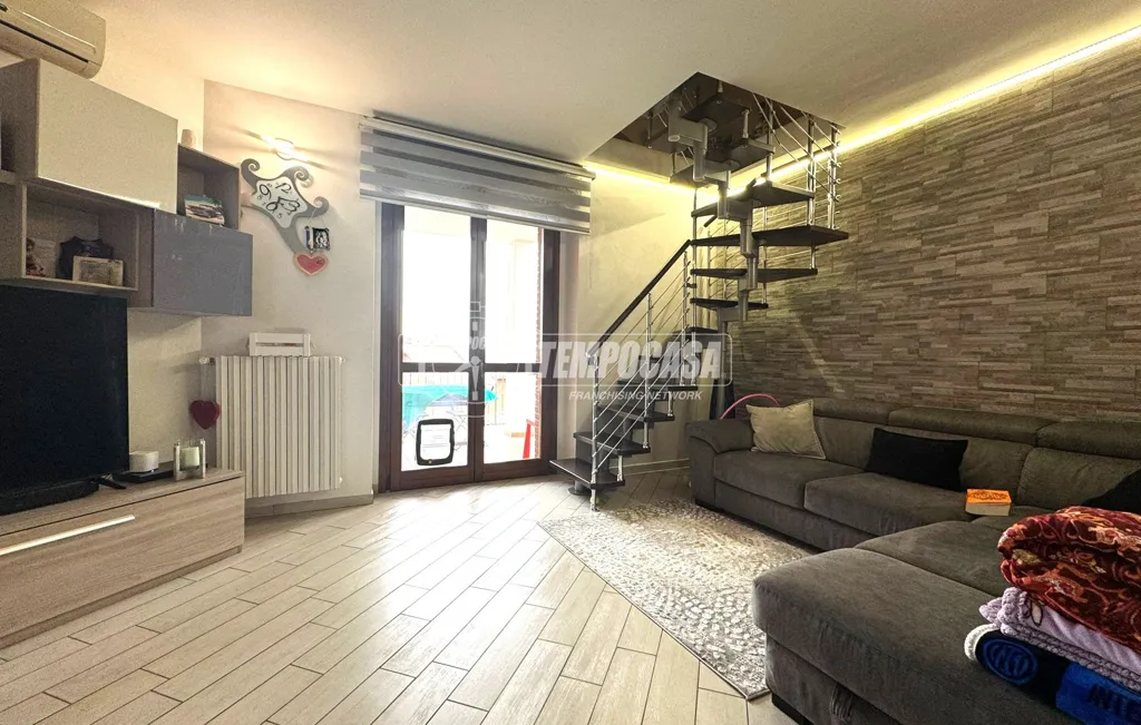 Elutuba - Modern Apartment with Triple Aspect View in Givoletto
