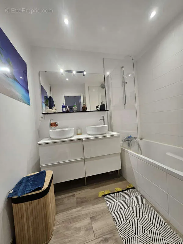 Salles de bain - Appartement Refait à Neuf avec Balcon à Vernon