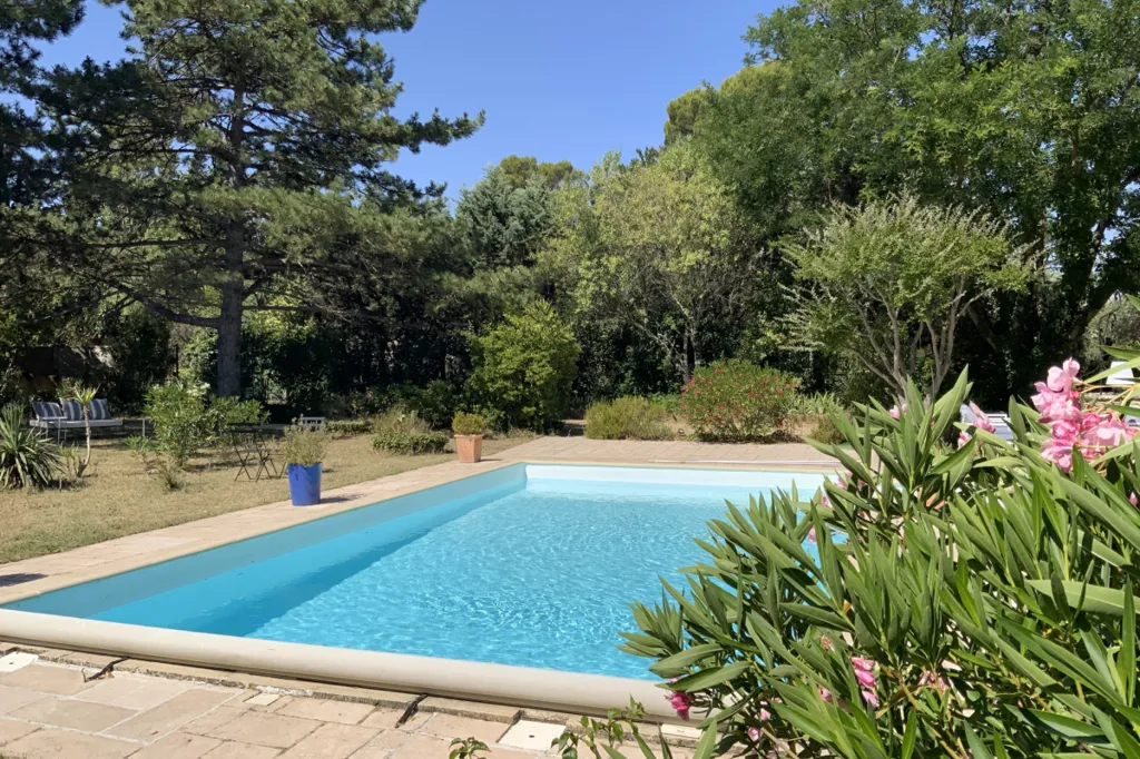 Piscine - Maison avec Piscine et Vue Jardin à Uzès