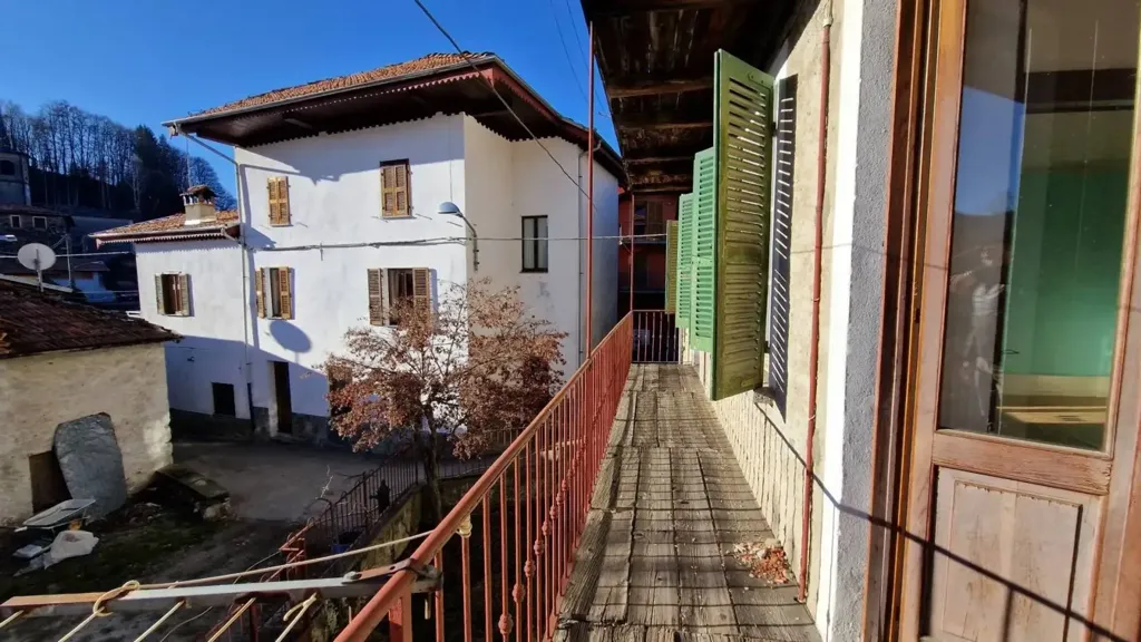 Rõdu - Terratetto with Private Courtyard in Varallo