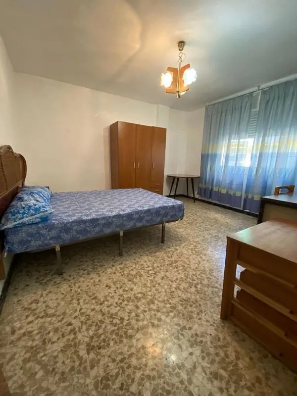 Chambres - Ample Student Flat with Terrace in Camino de Ronda