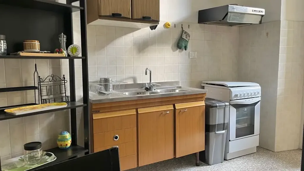 Cuisine - Three-Bedroom Apartment with Balcony in Florence