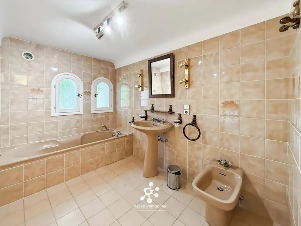 Vannitoad - House with Terrace and Garden in Vence