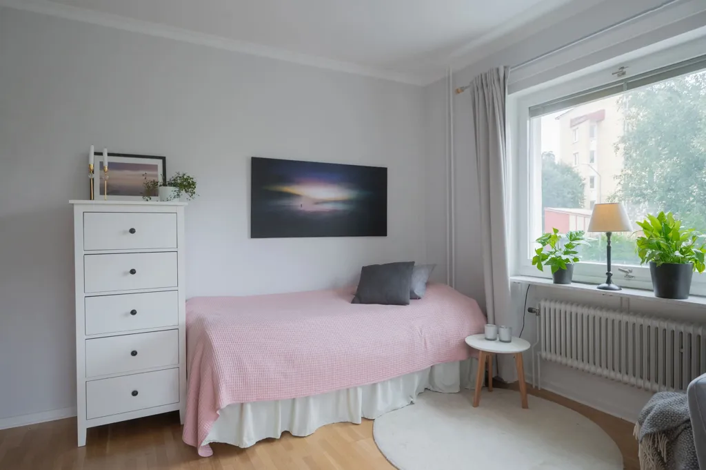 Schlafzimmer - Bright Apartment with Balcony near Stuvsta Centre