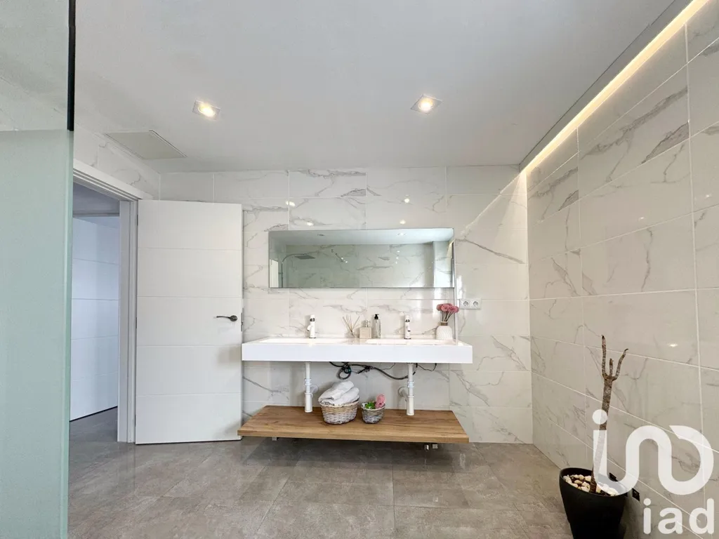Salles de bain - Twin-Storey House with Multiple Terraces in Cambrils