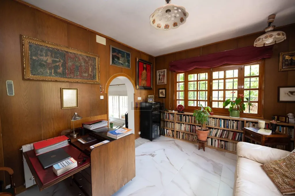 Kabinet - Detached House with Development Potential in Arturo Soria