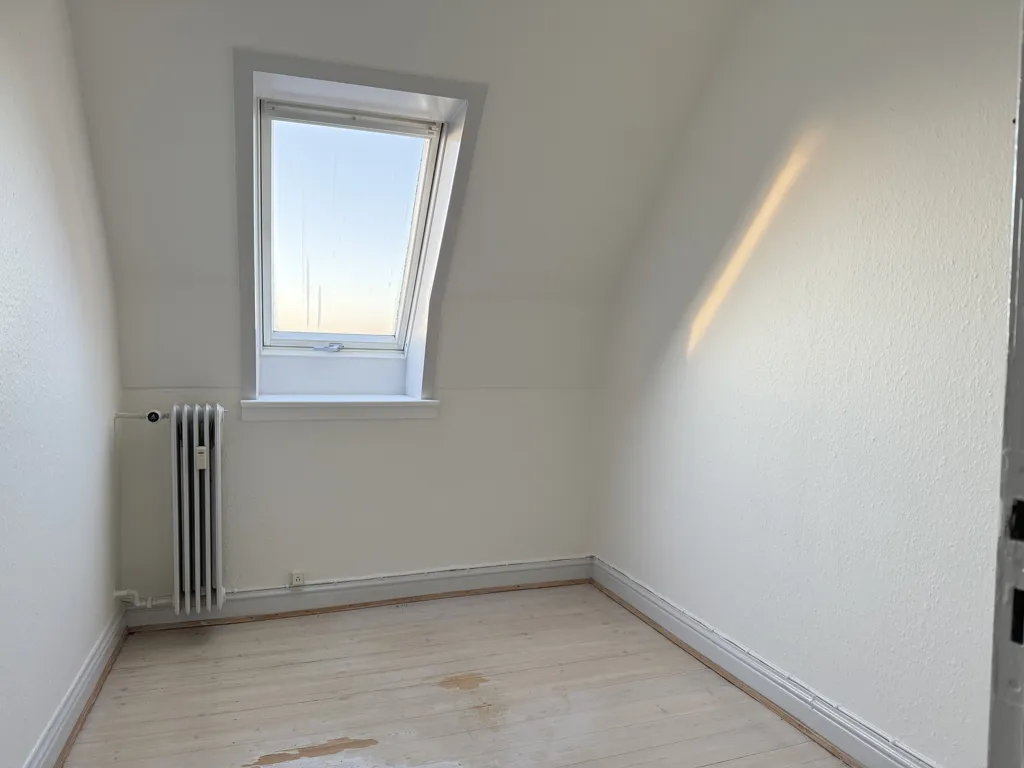 Stanze - 4-Room Apartment with Balcony in Central Location