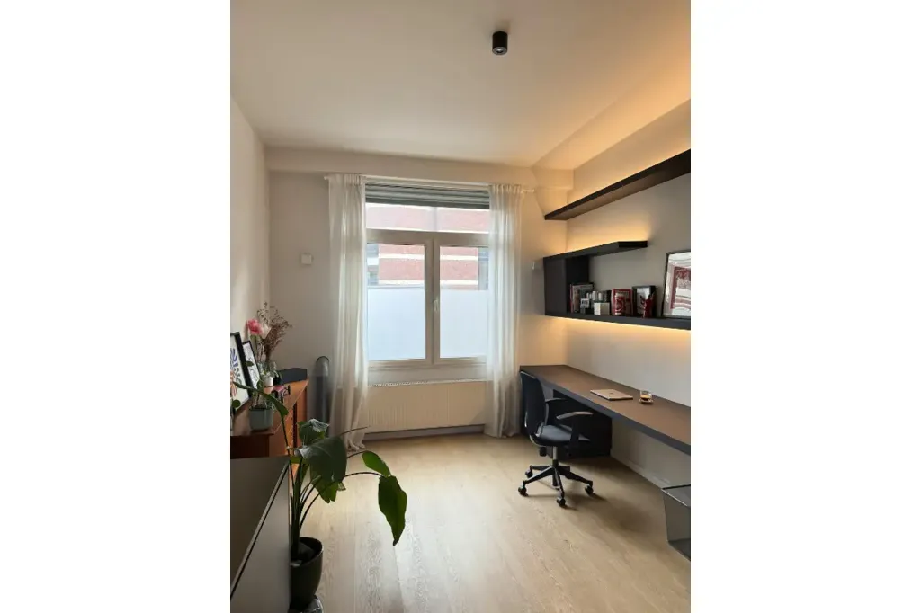 Kabinet - Furnished Triplex with Garden in Antwerp