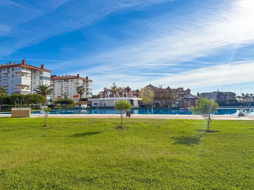 Bassein - Beachfront Flat with Direct Beach Access in Torrox