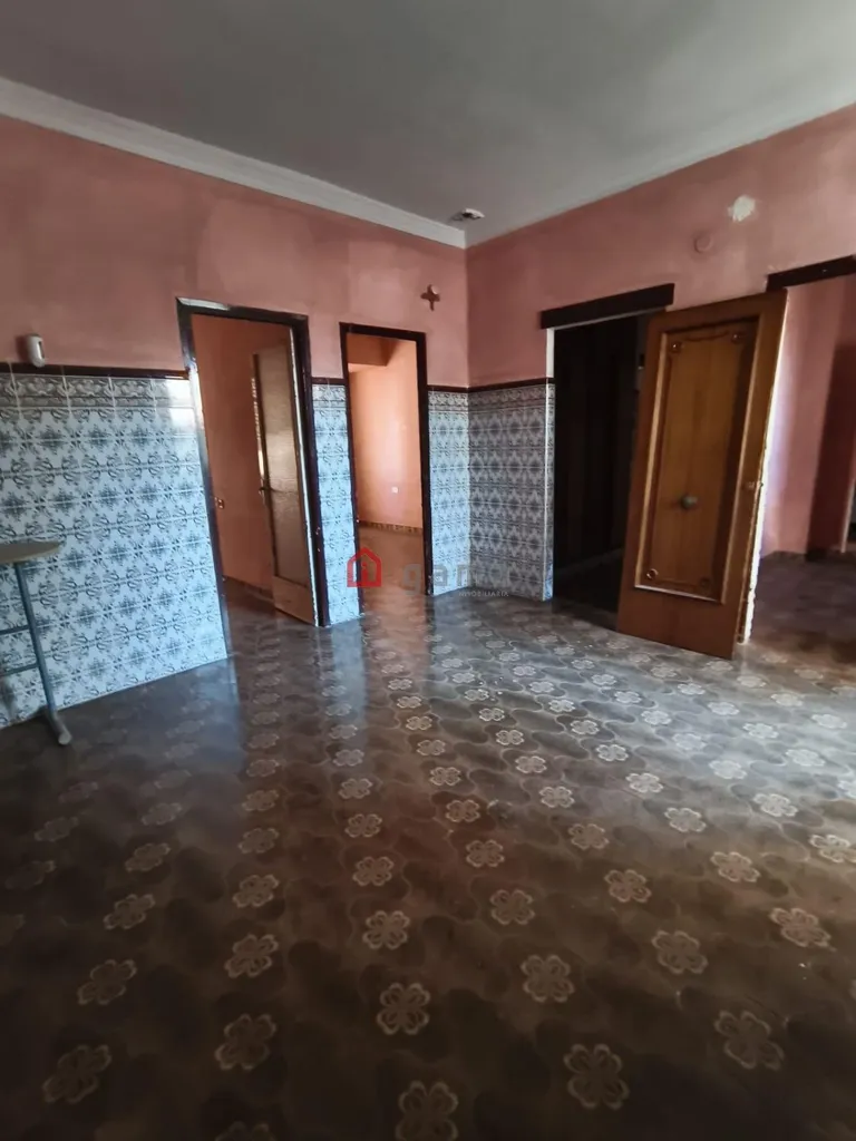 Rooms - Apartment with Renovation Potential in Onda