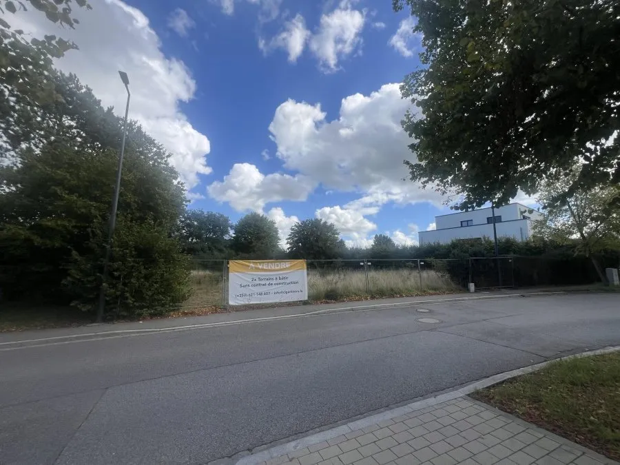 Aed - Buildable Land in Niederanven with Garden Access