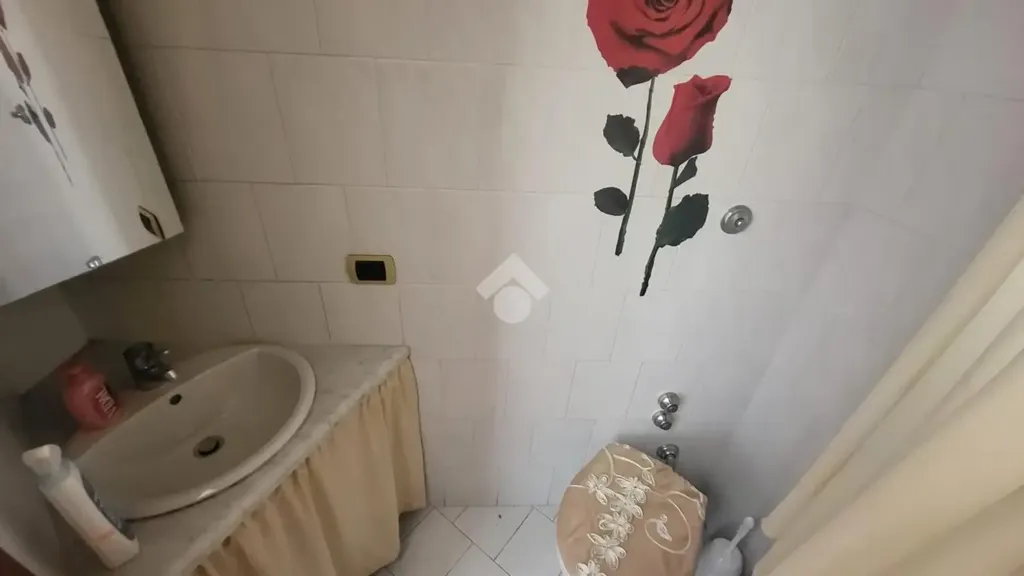 Bathrooms - Villa with Private Garden in Pietrastornina