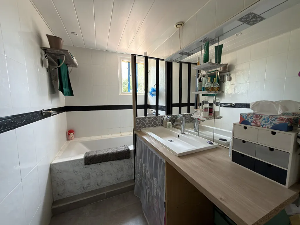 Pebble-Floor House with Pool in Seillons-Source-d'Argens