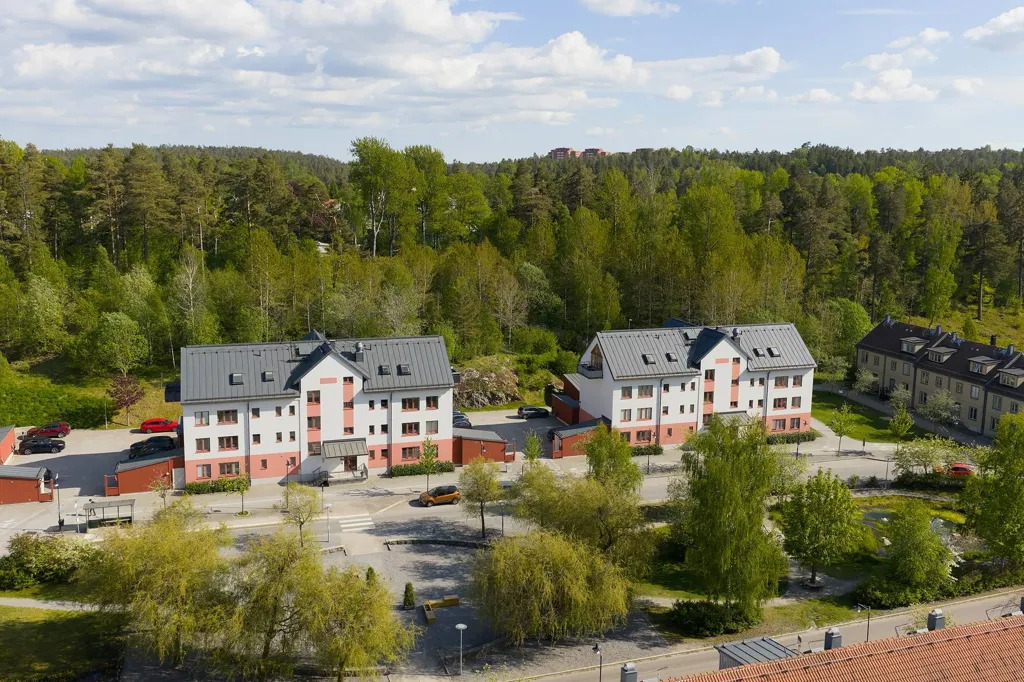 Õhuvaade - Terraced House with Garden in Tullinge