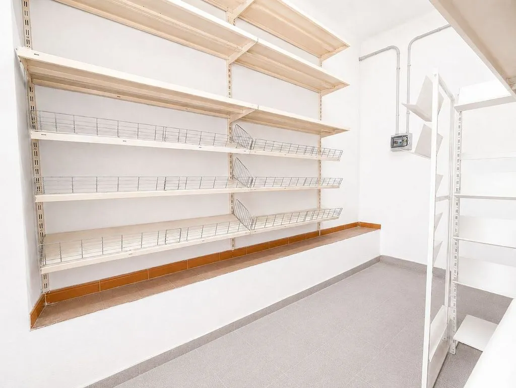 Toad - Commercial Space with Conversion Potential in El Vendrell