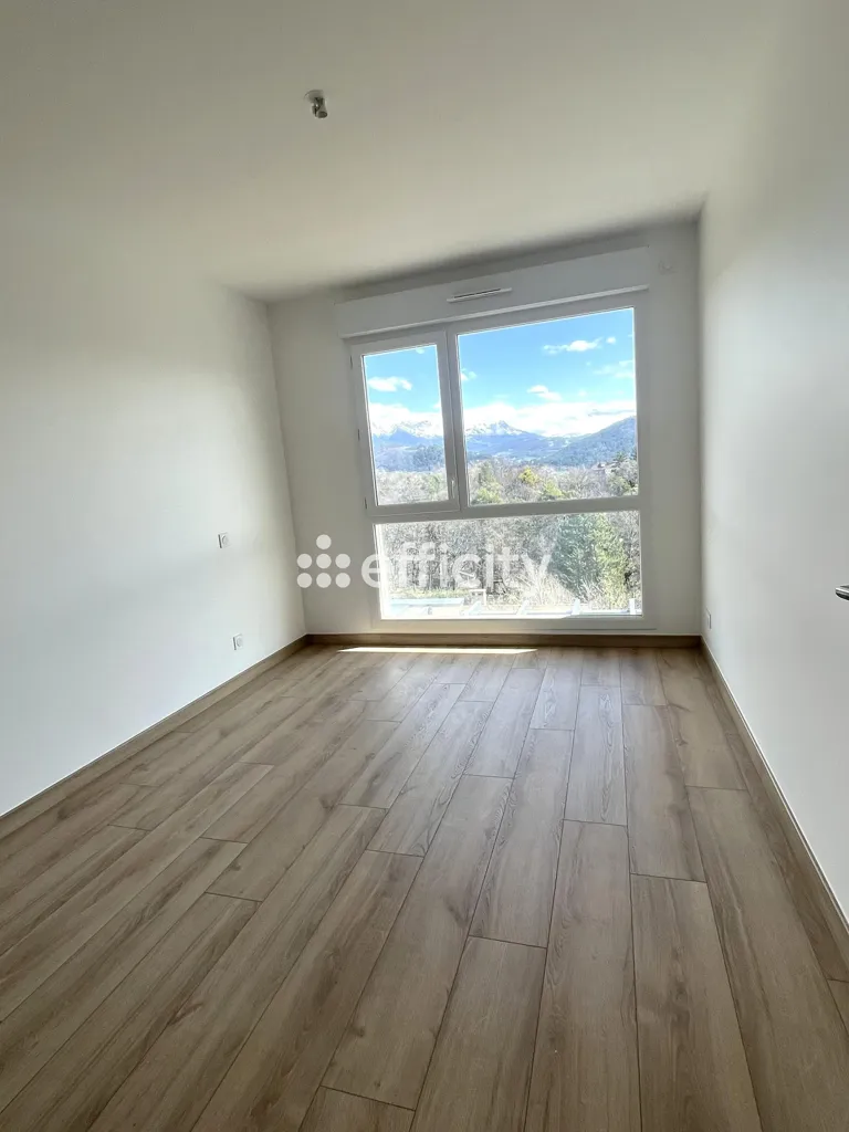 Toad - New Duplex Apartment with Mountain View in Gap