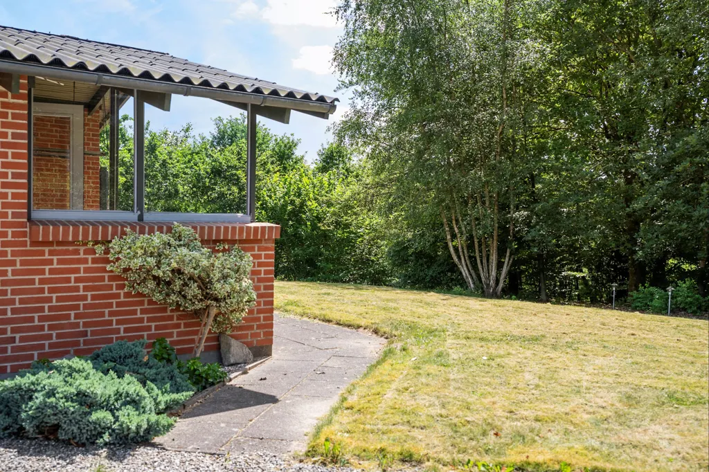 Giardino - Well-Maintained Summerhouse with Garden in Bryrup