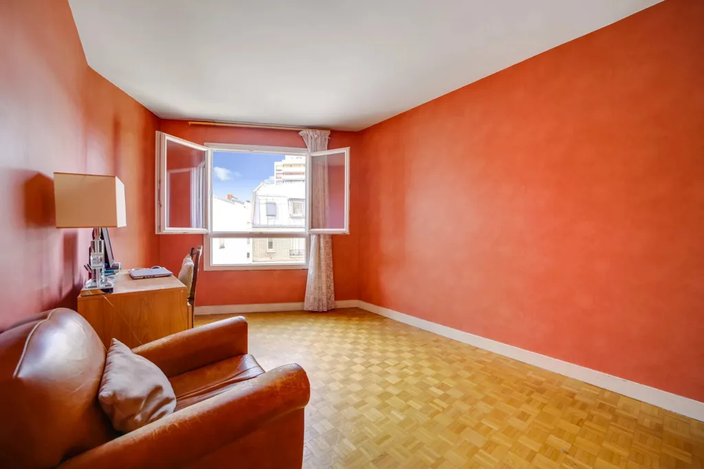 Toad - 4-Piece Flat with Balcony on Boulevard Voltaire