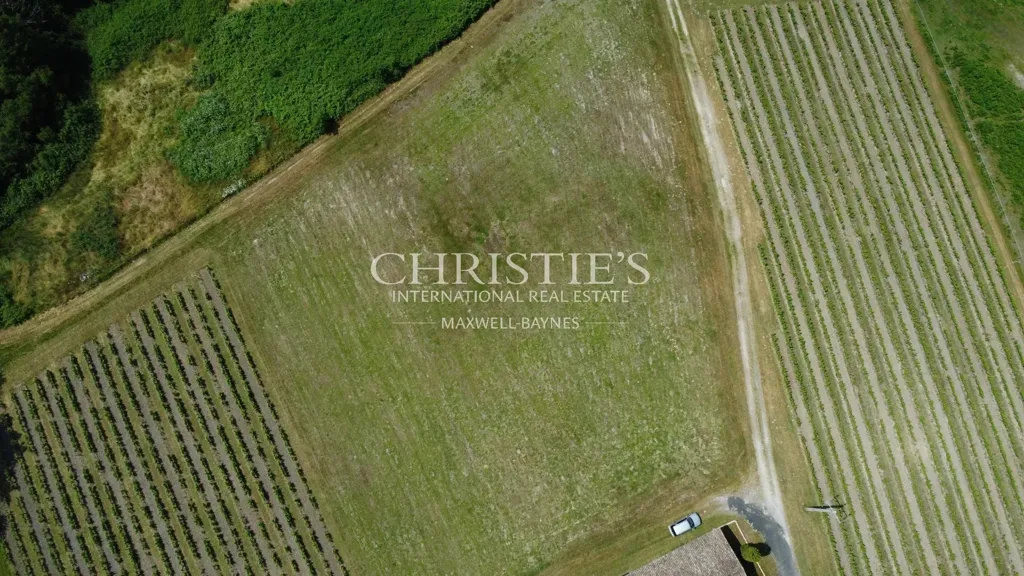 Vue aérienne - Vignoble de Loisirs avec Piscine Intérieure à AOC Côtes de Bordeaux