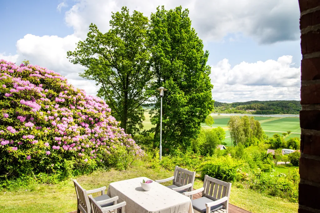 Garden - Historic Villa with River View in Norrmannebo