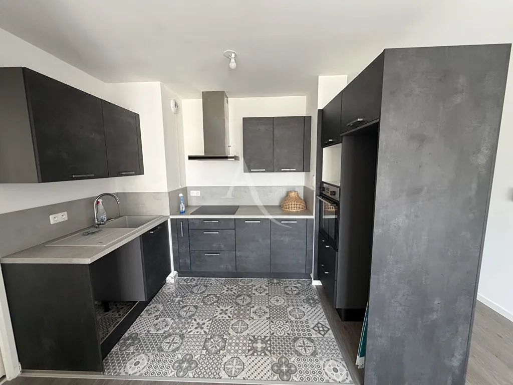 Cucina - Modern Flat with Balcony in Drancy Centre