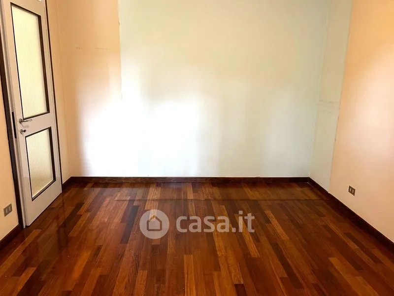 Pièces - Three-bedroom Apartment with Balconies in Cantù